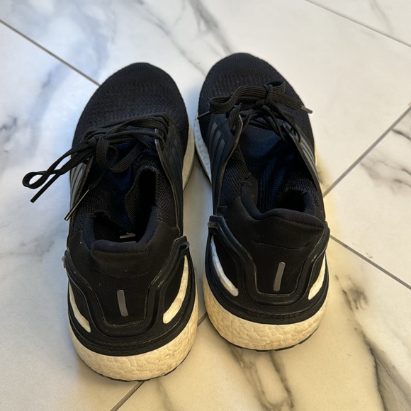 Adidas “PrimeBlue” Ultraboost women’s sneaker- size 9 - Picture 6 of 11